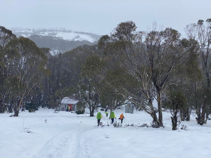 Snowshoeing towards Horse Hut — Kozi